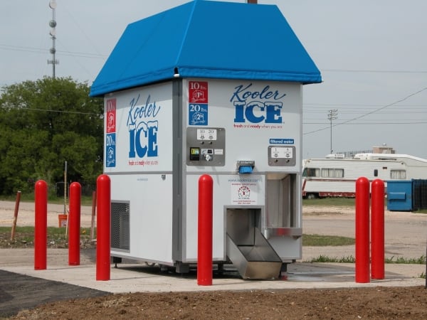 Kooler Ice KI810 Original Ice and Water Vending Machine at RV Camping Site